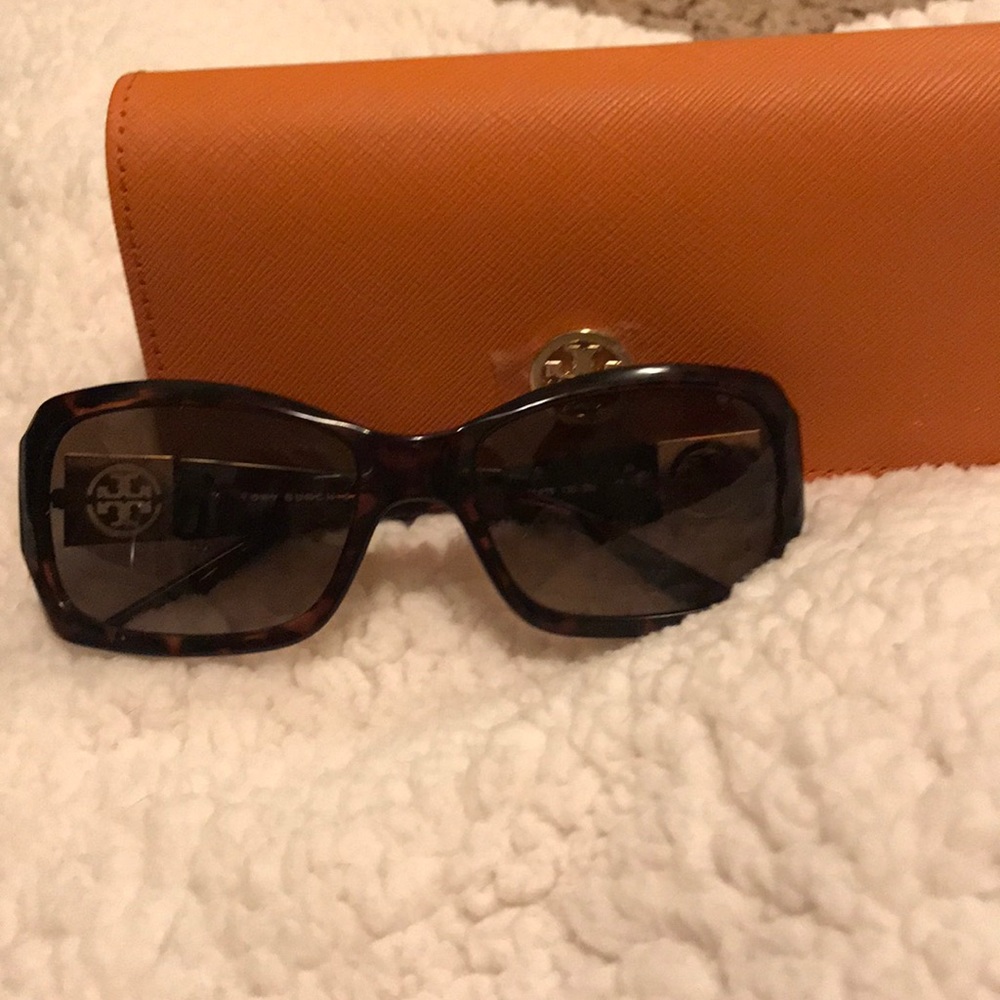 NWOT Tory Burch Havana Rectangular sunglasses